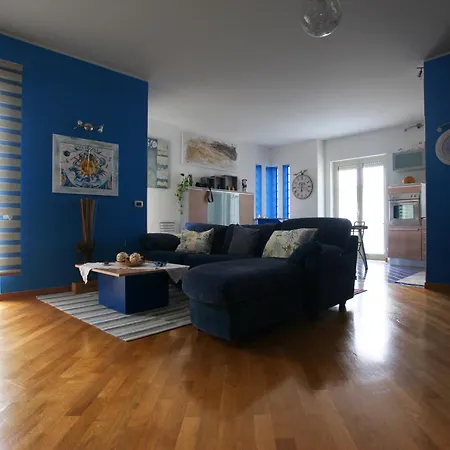Sapore Di Mare Apartment *
