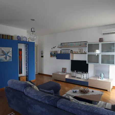 Sapore Di Mare Apartment *